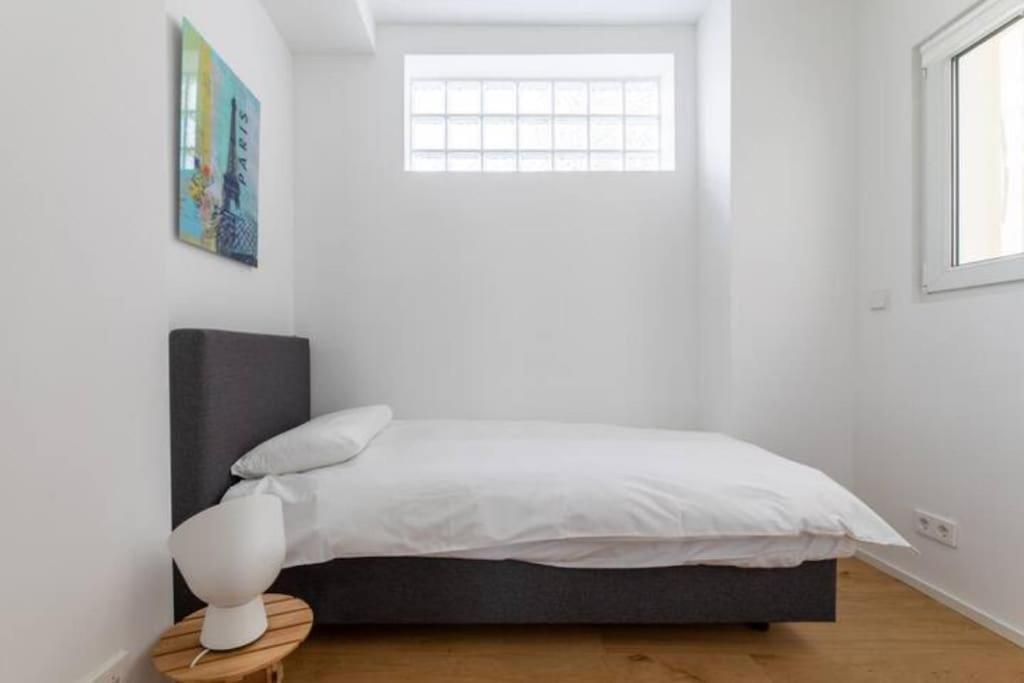 Wonderful Two Bedroom At Limpertsberg With Parking, Near Tram Appartement